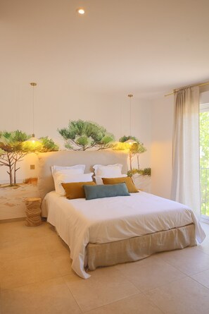 3 habitaciones, tabla de planchar con plancha y cuna de viaje 