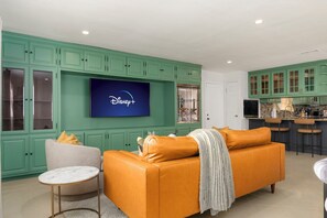 Interior - Spacious DISNEY Magic home with Pool-Spa-GameRoom-Billard in Midway (Westminster)