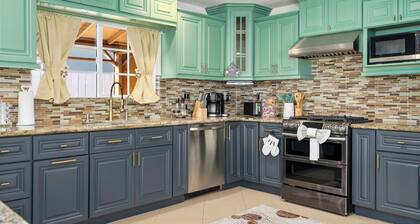 Spacious DISNEY Magic home with Pool-Spa-GameRoom-Billard in Midway