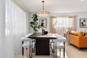Dining - Spacious DISNEY Magic home with Pool-Spa-GameRoom-Billard in Midway (Westminster)