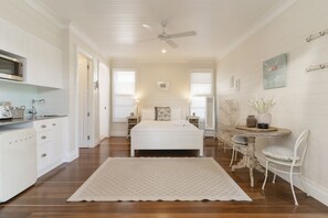 4 slaapkamers, een strijkplank/strijkijzer, gratis wifi, beddengoed