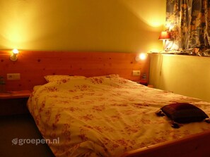 House | 10 bedrooms, individually furnished, bed sheets