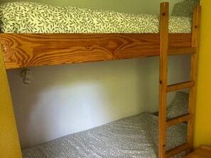 10 chambres, ameublement personnalisé