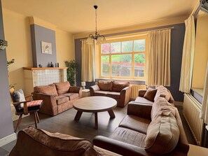 House | Living room - Group Home in La Roche With Sauna (La Roche-en-Ardenne)