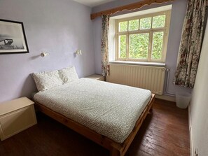 Huis | 10 slaapkamers, individueel gemeubileerd, beddengoed