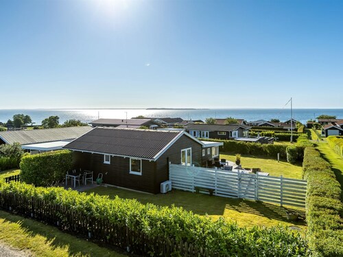 "Raymond" - 175m from the sea by Interhome