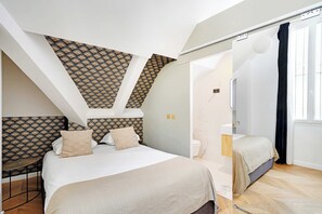 Desk, travel cot, free WiFi, bed sheets