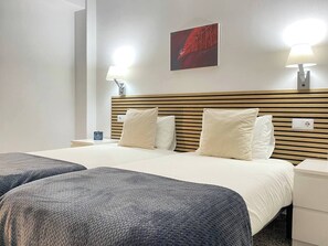 1 chambre, fer et planche à repasser, lit parapluie, Wi-Fi