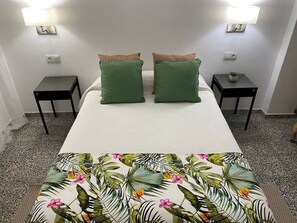 3 habitaciones, tabla de planchar con plancha, cuna de viaje y wifi