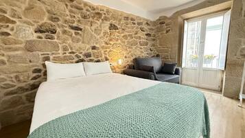 1 bedroom, iron/ironing board, internet, bed sheets