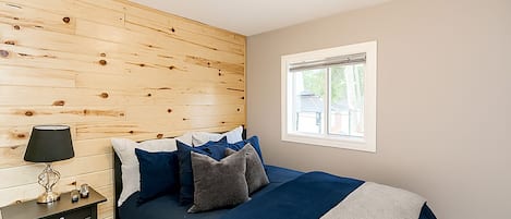 8 bedrooms, iron/ironing board, WiFi, bed sheets