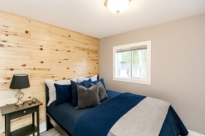 8 habitaciones, tabla de planchar con plancha, wifi y ropa de cama 