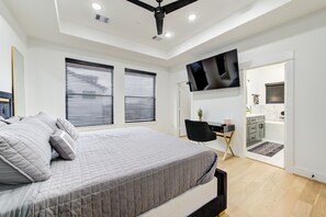 6 bedrooms, iron/ironing board, WiFi, bed sheets