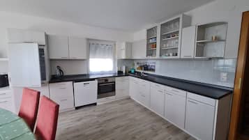 Mikrowelle, Ofen, Herdplatte, Geschirrspüler