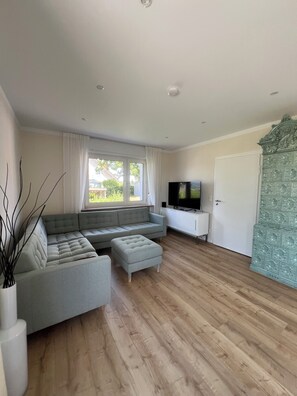 Smart TV, fireplace, computer monitors, printers - Renovated historic detached house with panoramic views over Bayreuth (Bayreuth)