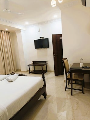 Superior Double Room, Non Smoking | Desk, laptop workspace, blackout drapes, soundproofing - Hotel Jheel Mahal (Udaipur)