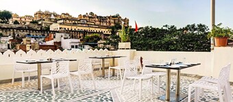 Hotel Jheel Mahal