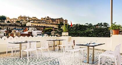 Hotel Jheel Mahal