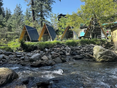 Sunshine Cafe & Cottage Riverside