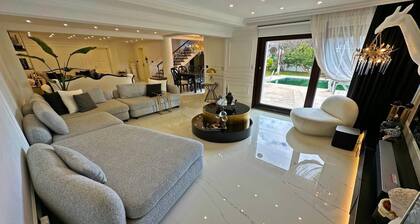 6-room Villa with Private Pool and Garden