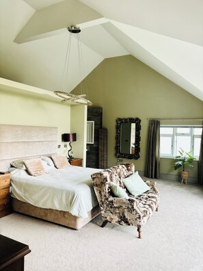 Een strijkplank/strijkijzer, wifi, beddengoed