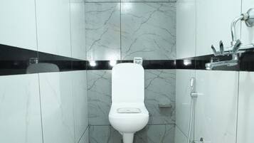 Deluxe Double Room, City View | Bathroom | Separate bathtub and shower, towels, soap, shampoo