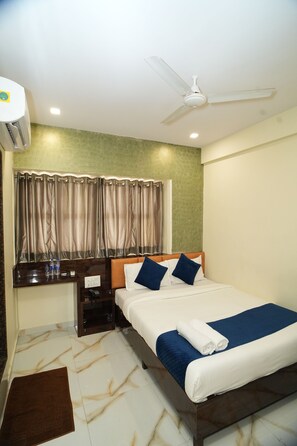Chambre Double Deluxe, vue ville | Coffres-forts dans les chambres, chambres insonorisées, Wi-Fi gratuit