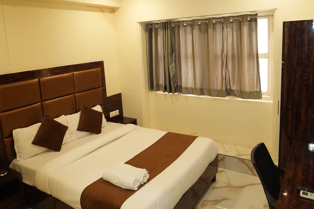 In-room safe, soundproofing, free WiFi