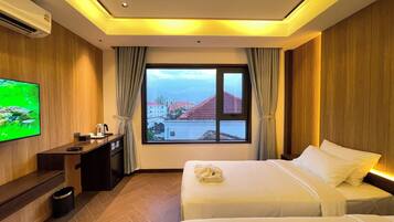 Deluxe Twin Room, 2 Bedrooms, Non Smoking | In-room safe, desk, blackout drapes, soundproofing