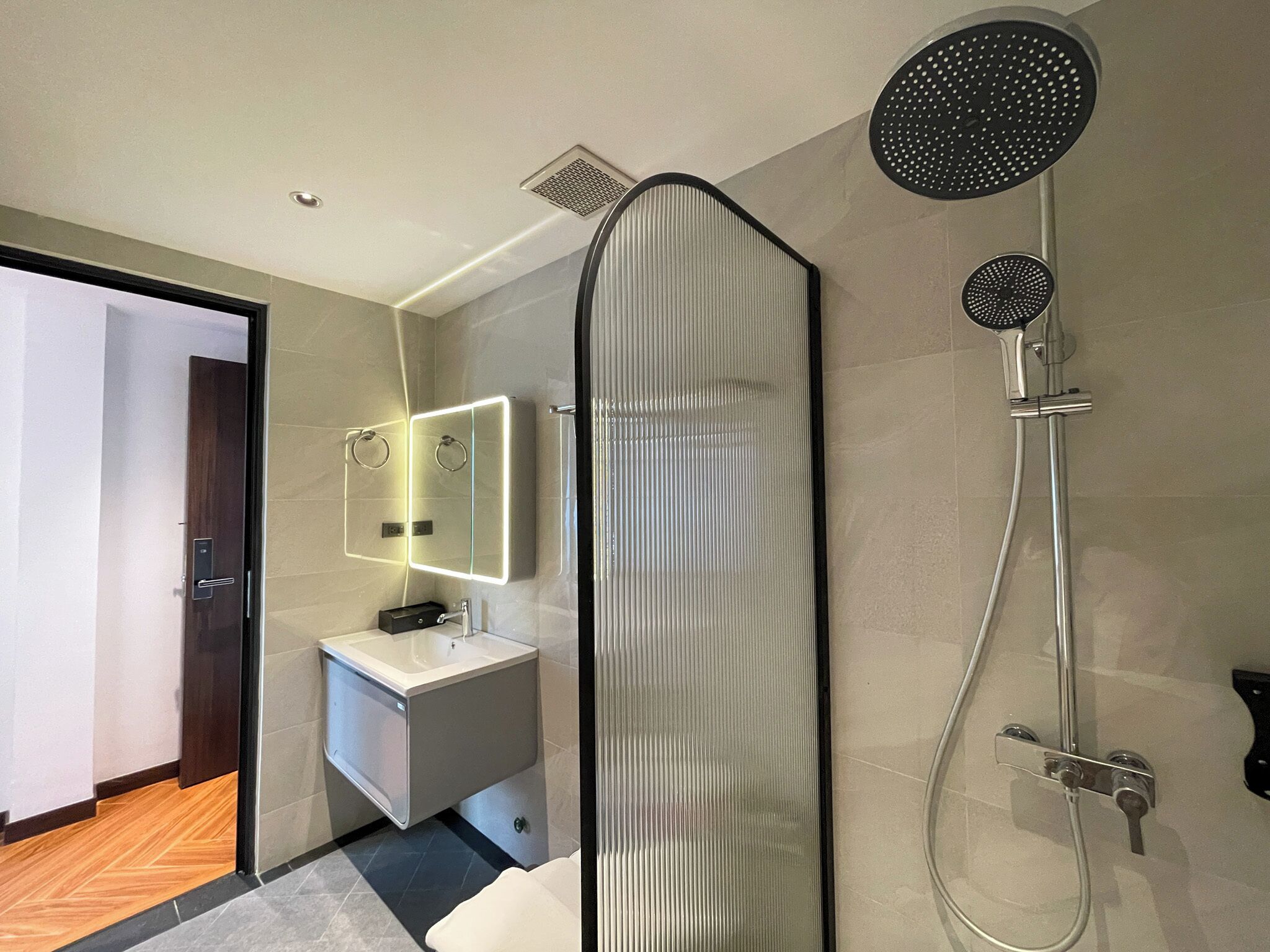 Deluxe Double Room, 1 King Bed, Balcony, City View | Bathroom | Shower, rainfall showerhead, hair dryer, bathrobes