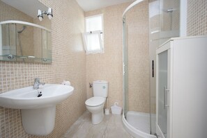 Douche, serviettes fournies