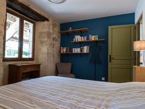 3 bedrooms, Internet
