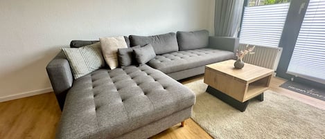 TV, table tennis, stereo