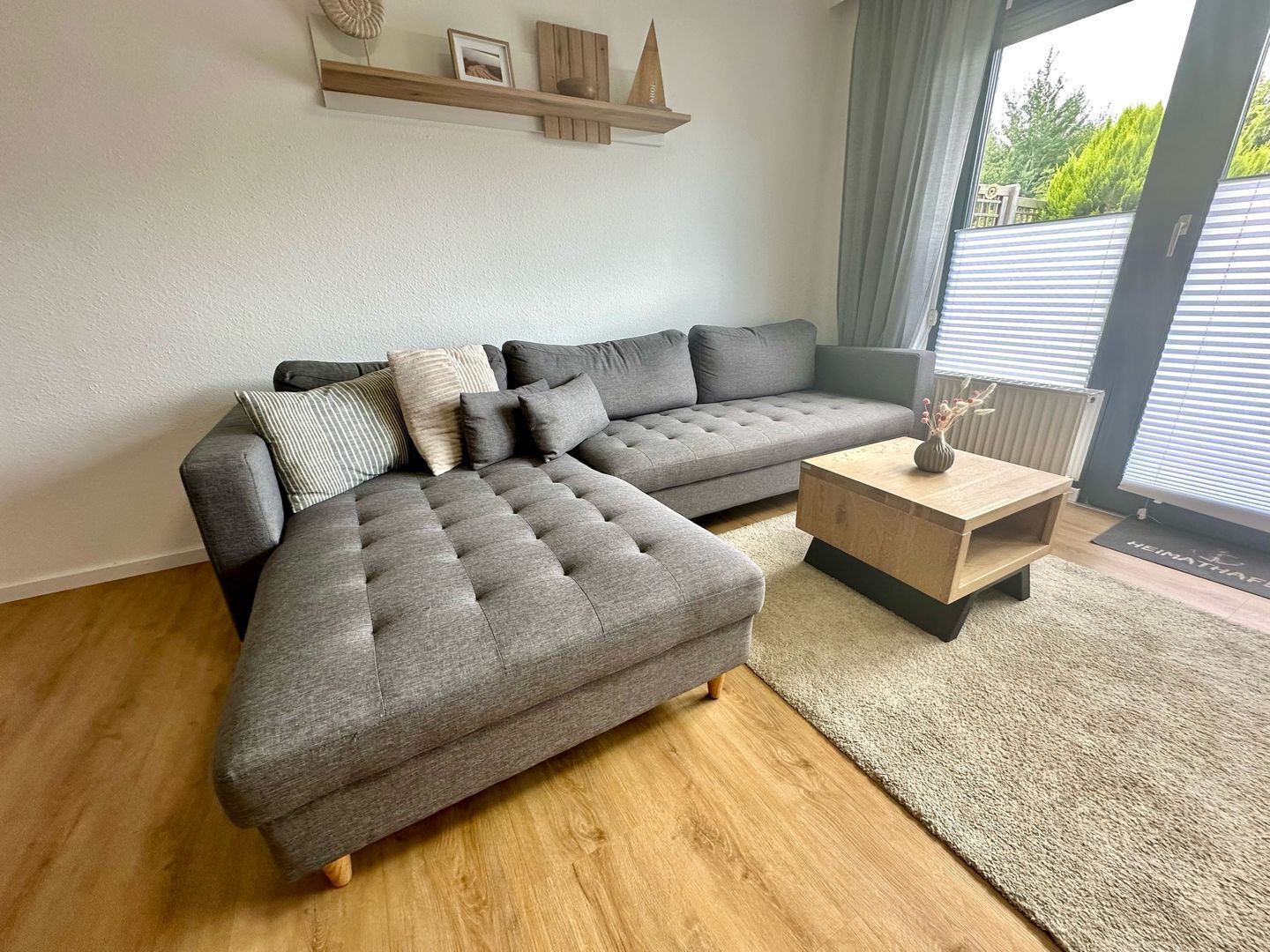 Televisio, pöytätennispöytä, stereot