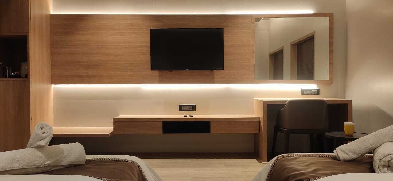 Deluxe Double Room | Desk, laptop workspace, free WiFi