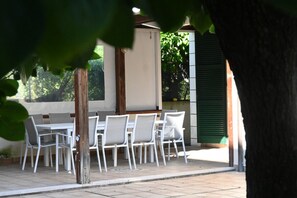 屋外ダイニングエリア