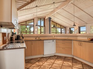 Fridge, microwave, dishwasher, cookware/dishes/utensils