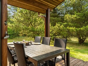 تناول الطعام بالخارج