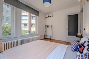 5 chambres, fer et planche à repasser, draps fournis