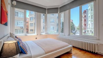 5 bedrooms, iron/ironing board, bed sheets