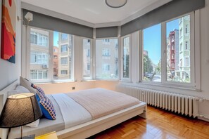 5 bedrooms, iron/ironing board, bed sheets - Bosphorus View with Spacious 5-bedroom apartment in amazing Istanbul with AC (İstanbul)