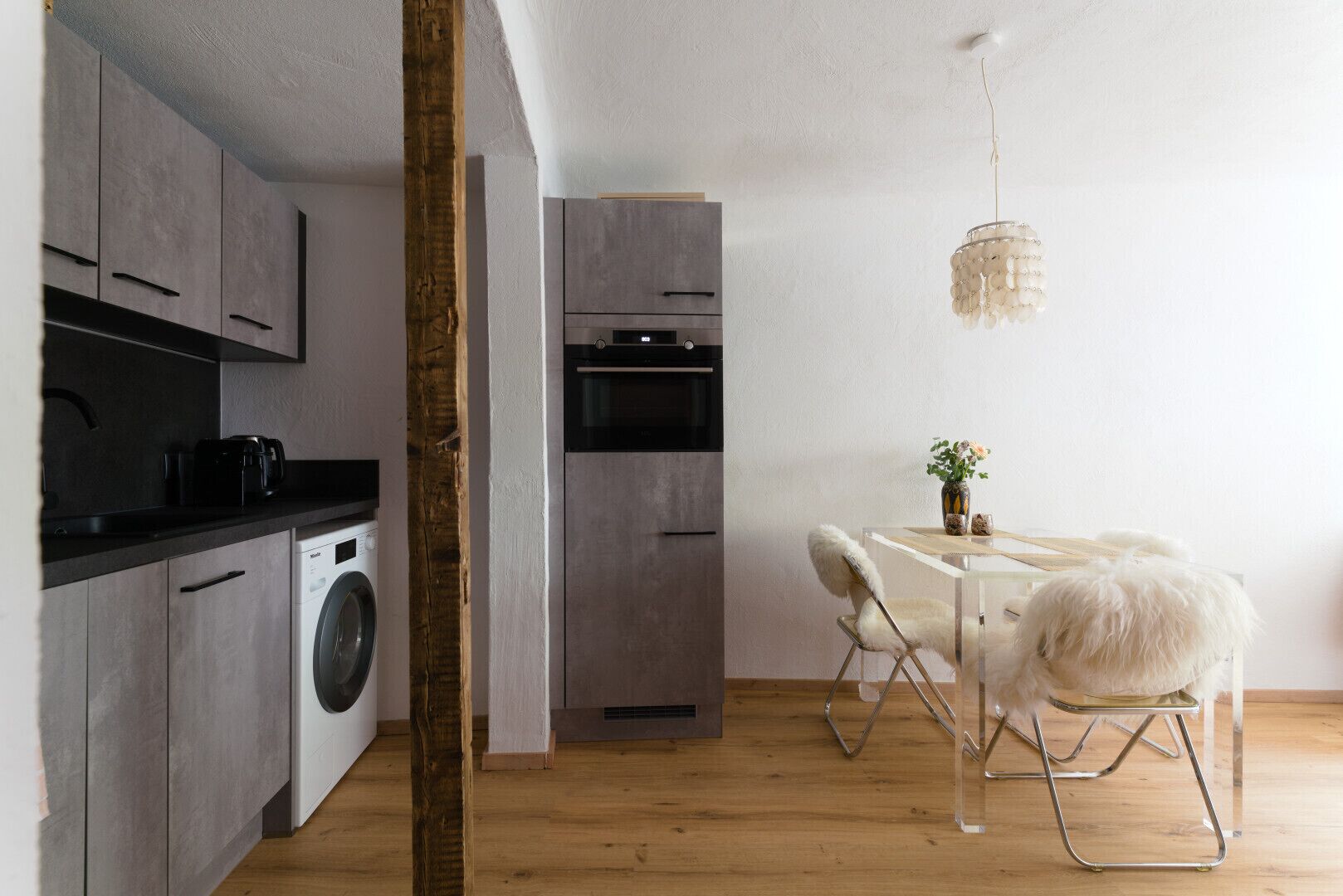 Coffee/tea maker, fridge, microwave, oven
