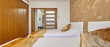 1 bedroom, iron/ironing board, Internet