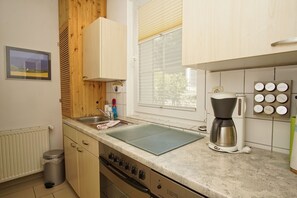 Kylskåp, ugn, spishäll och diskmaskin