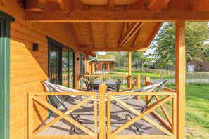 Outdoor dining - Vacation home "Huus Mullewap" in Kating for up to 4 people (Kating)