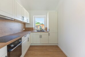 Fridge, microwave, oven, stovetop - Vacation home "Huus Mullewap" in Kating for up to 4 people (Kating)