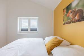 2 bedrooms, travel cot, free WiFi