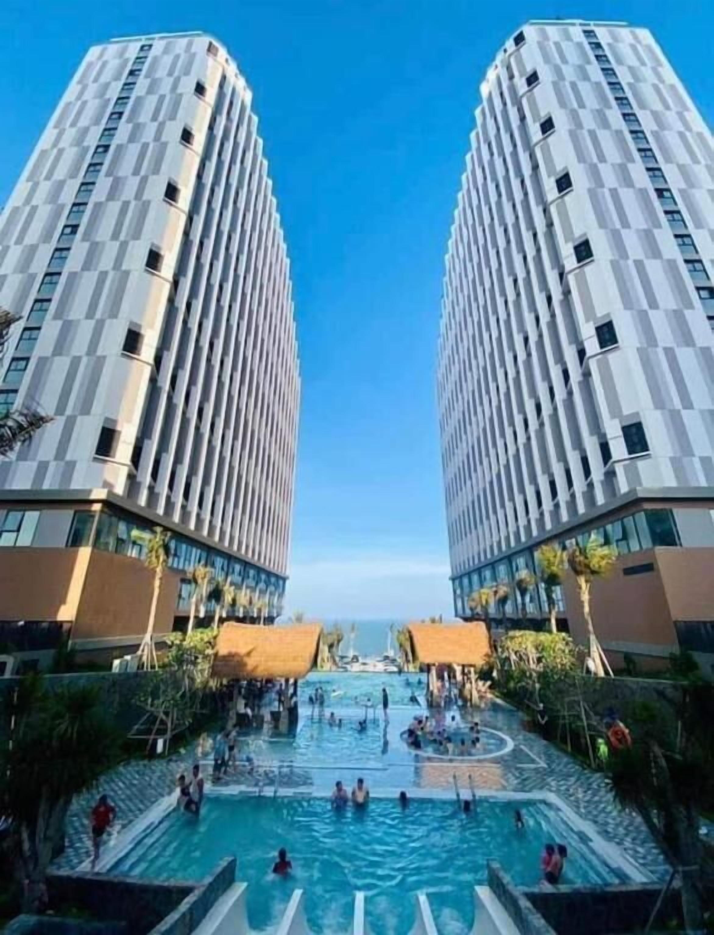 2 outdoor pools, open 5:00 AM to 10:00 PM, pool umbrellas, sun loungers