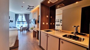 Deluxe Room | Desk, laptop workspace, blackout curtains, soundproofing - Apec Mandala Wyndham - Skyline Hotel (Phan Thiet)