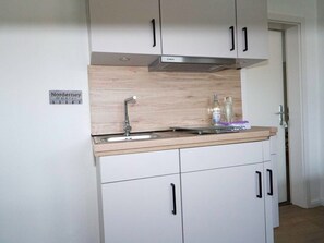 Microwave - 2-room apartment (up to 2 pers.) No. 9 - Holiday home Indra Janssen (Norderney)